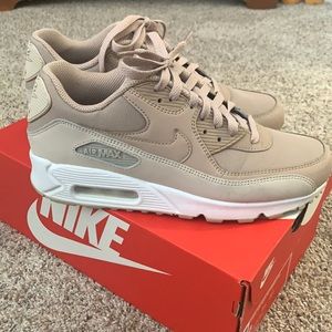 Nike Air Max 90 Sneakers